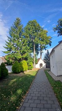 priestor u kostola