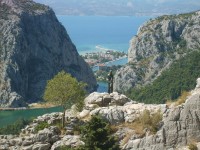 výhľad na Omiš a Jadranské more