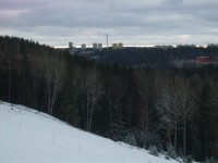 Pohľad na mesto Sodertalje zo zjazdovky