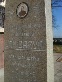 Pomník kňaza Jana Darvaia