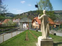 Sv. Václav vidí na hrad i mesto