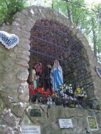 Lurdská jaskyňa Panny Márie u Trenčianskych Teplíc
