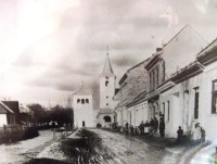 kostol so zvonicou roku 1906