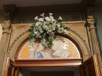 mazaika nad vstupom do kostola
