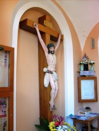 Ježiš na kríži vo vestibule