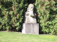 socha na nádvori riaditeľstva muzea J.A. Komenského