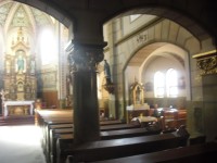 hlavný oltár a pravá časť kostola