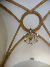 luster vo vchode do kostola