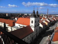 pohľad na sever na barokový kostol Najsvätejšej trojice