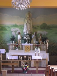 hlavný oltár s Pannou Máriou a troma pastiermi