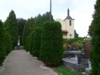 pohľad na kaplnku z cintorína