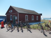 pohľad na bicykle pred domkom