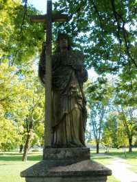 socha na pomníku
