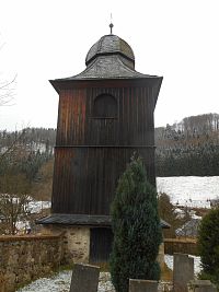 zvonice u kostela