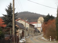 Kostel Sv. Petra a Pavla a Sutomský vrch. 