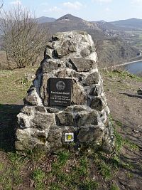 Pomník k připomínce německého malíře, po kterém je vyhlídka pojmenovaná.