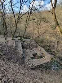 Zbytky mlýna o něco níže.