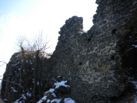 Hradby hradu Ostrý.