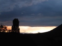 Průsvit zapadajícího sluníčka skrz mraky ( 19.7.2012, 21:16h).
