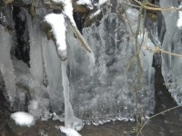Ledové záclony na Chotiměřském potoce.