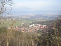 Pohled z hradu na Kostomlaty po Milešovkou.