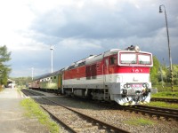 vlak na stanici v Brezně