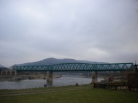 Železniční most nad řekou Labe.