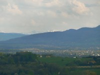 Pohled přes Těšínsko na  zasněžené vrcholky Malé Fatry