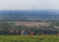 Vlevo Důl Karviná (býv. ČSA), vzadu Elektrárna Dětmarovice