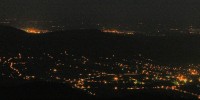 Pohled z Lysé hory na noční Kopřivnici a Frýdlant n. O.