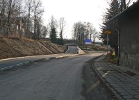 Cyklostezka Vratimov - Paskov. Nájezd na hlavní silnici u nádraží v Paskově.
