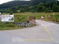 Vychylovka, směrovka ke skanzenu, kousek pod skanzenem