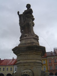Jičín - kašna na Valdštejnově náměstí