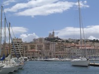 Marseille - starý přístav (pohled na Chrám Notre Dame de la Garde)