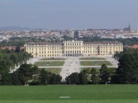 Zámek Schönnbrunn - pohled na zámek a na Vídeň z Gloriette