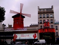 Kabaret Moulin-rouge pod Montmartrem