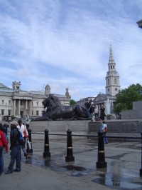 Trafalgar Square - v pozadí kostel St Martin-in-the-Fields