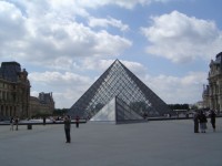 Louvre - "pyramida"