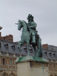 Versailles - socha před palácem