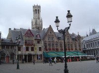Náměstí Groete Markt: v pozadí věž Belfort