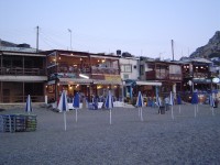 Matala - taverny v podvečer