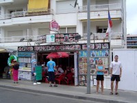 Fenals - kiosek pro Čechy (ceny lidové) - označen českou vlajkou :-)