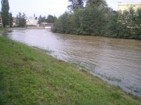 rozvodněná Opava v Krnově