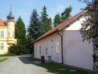 Doloplazy-zámek-budovy čestného dvora-Foto:Ulrych Mir.