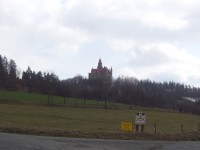Bouzov-hrad od kovárny v Dolech.jpg