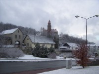 Bouzov-hrad po březnové sněhové bouři.jpg
