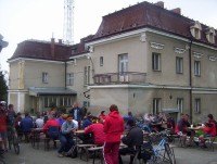 Zámek Bores-zadní část s dočasnou výletní restaurací