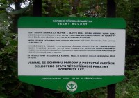 Národní přírodní památka-informační deska na vrcholu sopky-Foto:Ulrych Mir.