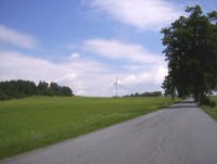 Větrná elektrárna při silnici ze Staré Libavé na Guntramovice u Rejchartic-Foto:Ulrych Mir.