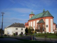 Jívová-kostel sv.Bartoloměje a restaurace U Šestáků-Foto:Ulrych Mir.